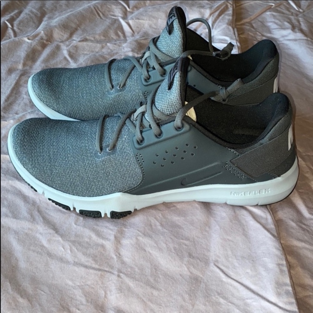 Brand new, never worn Men’s Nike shoes. Size 11